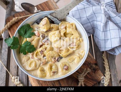 Tortellini alla panna Banque D'Images