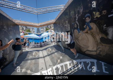 Galerie nationale, Trafalgar Square, Londres, Royaume-Uni. 11 août 2022. Sketch on the Square s'ouvre devant la National Gallery, le plus grand festival d'art gratuit jamais organisé par la National Gallery sur Trafalgar Square, en partenariat avec le Conseil municipal de Westminster, du 11-29 au 20 août. Crédit : Malcolm Park/Alay Live News. Banque D'Images