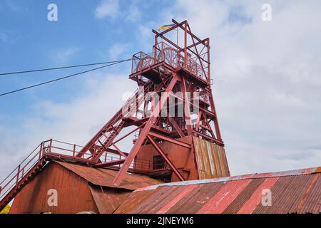 La vue de la tour principale de bobinage en acier, utilisée pour l'ascenseur qui emmène les mineurs jusqu'au creusage. Au musée national du charbon Big Pit de Pontypool, W Banque D'Images