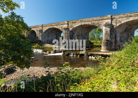 Viaduc disused connu sous le nom d'Alston Arches dans Haltwhistle Northumberland Banque D'Images