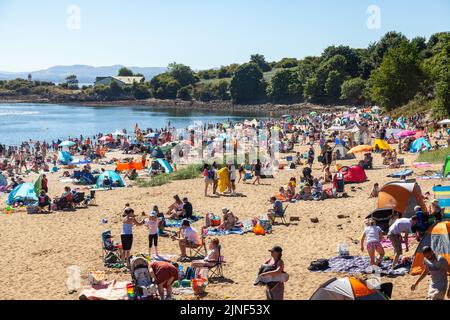 Aberdour, Écosse. 11 août 2022. Les Fifers affluent vers la célèbre plage de Silver Sands alors que les températures montent en flèche en Écosse. © Richard Newton / Alamy Live News Banque D'Images