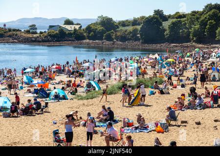 Aberdour, Écosse. 11 août 2022. Les Fifers affluent vers la célèbre plage de Silver Sands alors que les températures montent en flèche en Écosse. © Richard Newton / Alamy Live News Banque D'Images