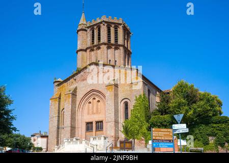 Le haut autel baroque de l'église Saint-Sauveur à Castelsarrasin. Le grand autel fut acheté en 1797 au Musée des Augustins de Toulouse qui l'avait en dépôt. Il vient de l'abbaye de Belleperche. France, Castelsarrasin, 29 juillet 2022. Photo de Patricia Huchot-Boissier / ABACAPRESS.COM Banque D'Images