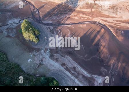 Vue aérienne du réservoir de Beacons pendant la sécheresse du 8th août 2022, pays de Galles, Royaume-Uni Banque D'Images