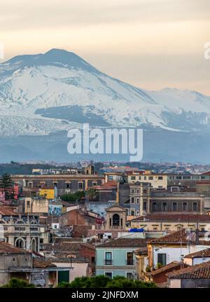 Un paysage urbain de Catane depuis le château d'Ursino, l'Italie, la Sicile destination de voyage Banque D'Images