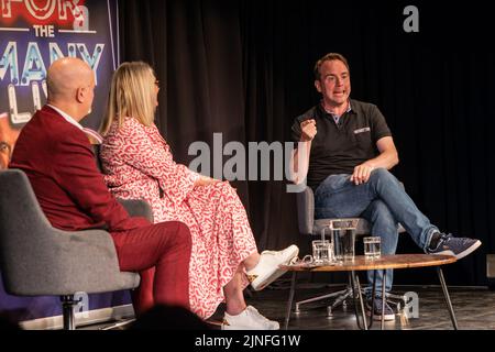 Edinburgh, Royaume-Uni. 11 août 2022 en photo : impressionniste, écrivain de télévision et présentateur de radio, Matt Forde, Est interviewé par Iain Dale, de LBC, et par Jacqui Smith, ancienne secrétaire du foyer du travail, au Edinburgh Fringe Festival, dans le cadre de la série d’entrevues. Crédit : Rich Dyson/Alay Live News Banque D'Images