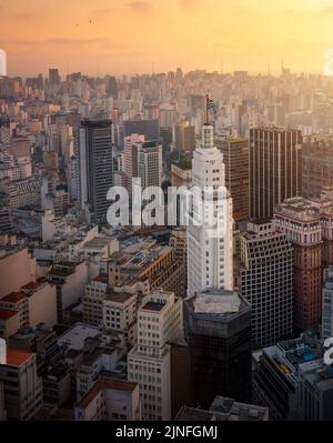 Altino Arantes Building (ancien Banespa, maintenant Farol Santander) vue aérienne au coucher du soleil - Sao Paulo, Brésil Banque D'Images