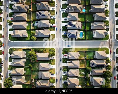 Les rangées de maisons dans un quartier de San Antonio, Texas. Banque D'Images