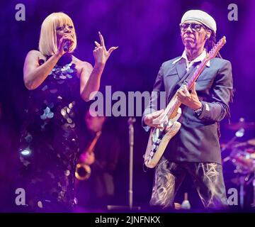 Nile Rodgers et chic au Carfest North le 24th juillet 2022. Banque D'Images