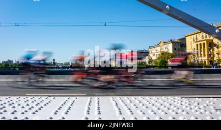 19 mai 2019, Moscou, Russie. Participants à la course cycliste sur le pont de Crimée sur le Garden Ring à Moscou. Banque D'Images