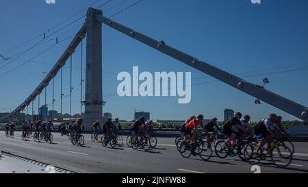 19 mai 2019, Moscou, Russie. Participants à la course cycliste sur le pont de Crimée sur le Garden Ring à Moscou. Banque D'Images