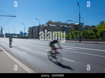 19 mai 2019, Moscou, Russie. Participants à la course cycliste sur le pont de Crimée sur le Garden Ring à Moscou. Banque D'Images