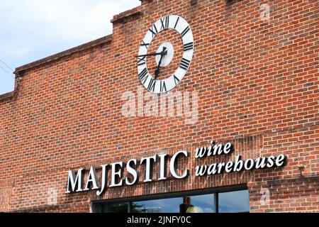 Majestic Wine Warehouse, Dorking, Surrey, Angleterre, Royaume-Uni Banque D'Images