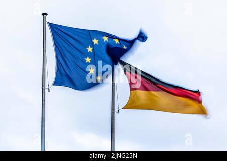 Berlin, Allemagne. 02nd févr. 2022. Les drapeaux de l'Allemagne et de l'Union européenne, pris à Berlin, 2 février 2022. Credit: dpa/Alay Live News Banque D'Images