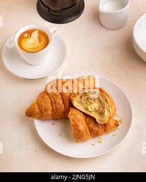 Beurre croissant sous différents angles et approches. Banque D'Images