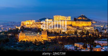 Vues sur les ruines du temple de Parthénon et la ville Acropolis, site classé au patrimoine mondial de l'UNESCO, Athènes, Grèce, Europe Banque D'Images