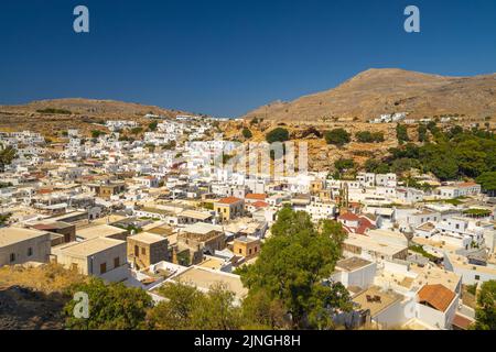 Vue panoramique sur la ville de Lindos sur l'île de Rhodes, Grèce, Europe. Banque D'Images