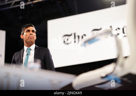 Rishi Sunak lors d'un événement de hustings à Cheltenham, dans le cadre de la campagne pour être le chef du Parti conservateur et le prochain Premier ministre. Date de la photo: Jeudi 11 août 2022. Banque D'Images