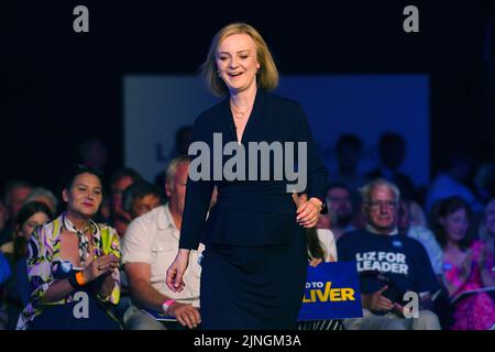 Liz Truss lors d'un événement de hustings à Cheltenham, dans le cadre de la campagne pour être le chef du Parti conservateur et le prochain premier ministre. Date de la photo: Jeudi 11 août 2022. Banque D'Images