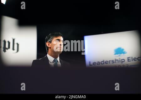 Rishi Sunak lors d'un événement de hustings à Cheltenham, dans le cadre de la campagne pour être le chef du Parti conservateur et le prochain Premier ministre. Date de la photo: Jeudi 11 août 2022. Banque D'Images