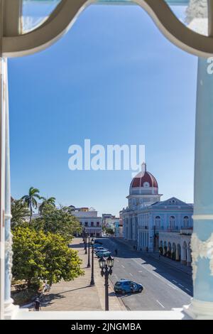 CIENFUEGOS, CUBA - 10 JANVIER 2021 : Palacio de Gobierno un bâtiment historique de style néoclassique colonial à Cienfuegos, Cuba. Banque D'Images