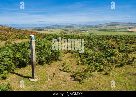 Le Wales Coast Path, près d'Aberdaron sur le Llyn Peninmsula, est un sentier de longue distance qui suit, ou s'étend à proximité, le littoral de W Banque D'Images