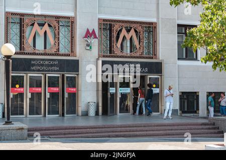 Moscou, Russie, 10 août 2022. Entrée à la station de métro Mayakovskaya sur la place Triumphal Banque D'Images