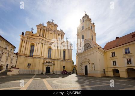 Eglise de St Johns, église de l'Université de Vilnius, extérieur, avec tour, vieille ville de Vilnius, 14th siècle, reconstruit en 1700s; Vilnius Lituanie Europe Banque D'Images