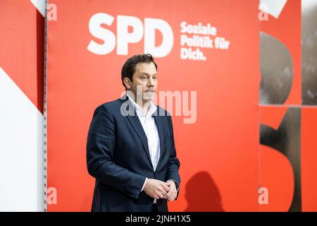 Berlin, Allemagne. 21st févr. 2022. Lars Klingbeil, président du SPD, lors d'une conférence de presse après la réunion du comité exécutif du SPD à Berlin, 21 février 2022. Credit: dpa/Alay Live News Banque D'Images
