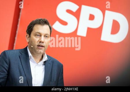 Berlin, Allemagne. 21st févr. 2022. Lars Klingbeil, président du SPD, lors d'une conférence de presse après la réunion du comité exécutif du SPD à Berlin, 21 février 2022. Credit: dpa/Alay Live News Banque D'Images