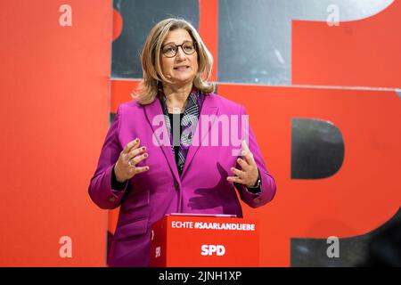 Berlin, Allemagne. 21st févr. 2022. Anke Rehlinger, présidente du SPD en Sarre, prise lors d'une conférence de presse après la réunion de l'exécutif du SPD à Berlin, 21 février 2022. Credit: dpa/Alay Live News Banque D'Images