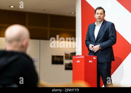 Berlin, Allemagne. 21st févr. 2022. Lars Klingbeil, président du SPD, lors d'une conférence de presse après la réunion du comité exécutif du SPD à Berlin, 21 février 2022. Credit: dpa/Alay Live News Banque D'Images