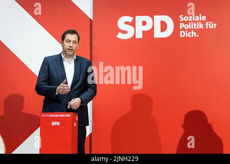 Berlin, Allemagne. 21st févr. 2022. Lars Klingbeil, président du SPD, lors d'une conférence de presse après la réunion du comité exécutif du SPD à Berlin, 21 février 2022. Credit: dpa/Alay Live News Banque D'Images