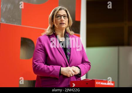 Berlin, Allemagne. 21st févr. 2022. Anke Rehlinger, présidente du SPD en Sarre, prise lors d'une conférence de presse après la réunion de l'exécutif du SPD à Berlin, 21 février 2022. Credit: dpa/Alay Live News Banque D'Images