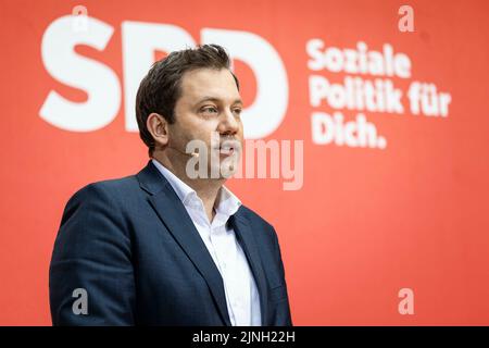 Berlin, Allemagne. 21st févr. 2022. Lars Klingbeil, président du SPD, lors d'une conférence de presse après la réunion du comité exécutif du SPD à Berlin, 21 février 2022. Credit: dpa/Alay Live News Banque D'Images