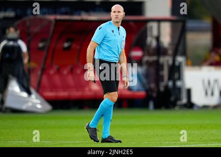 ALKMAAR, PAYS-BAS - AOÛT 11 : arbitre Antonio Miguel Mateu Lahoz lors de l'UEFA Europa Conference League troisième cycle de qualification entre AZ et Dundee United FC à l'AFAS Stadion on 11 août 2022 à Alkmaar, pays-Bas (photo de Patrick Goosen/Orange Pictures) Banque D'Images