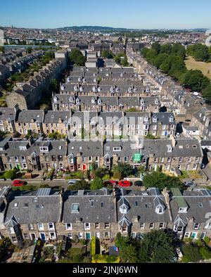 Vue aérienne des maisons mitoyennes à Leith, Édimbourg, Écosse, Royaume-Uni Banque D'Images