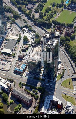 Vue aérienne de la tour Elizabeth sur la rue Crown, à la jonction de la A57M Mancunian Way et de la A56 Chester Road dans le centre-ville de Manchester Banque D'Images