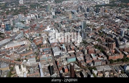 Vue aérienne du centre-ville de Manchester depuis le sud en regardant Oxford Street et Princess Street vers l'hôtel de ville, Greater Manchester Banque D'Images