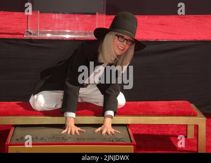 Los Angeles, États-Unis. 12th août 2022. L'actrice Diane Keaton participe à une cérémonie de main et d'empreinte qui l'immortalise dans la piste du TCL Chinese Theatre (anciennement Grauman's) dans la section hollywoodienne de Los Angeles jeudi, 11 août 2022. Photo de Jim Ruymen/UPI crédit: UPI/Alay Live News Banque D'Images