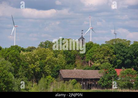 Église Storkow et vents, Allemagne, Brandebourg, Uckermark, Storkow Banque D'Images