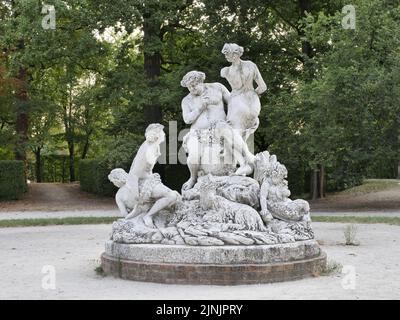 Statue de J.B. “Gruppo del Sileno” Boudard dans le Parc Ducal de Parme, Italie. Banque D'Images