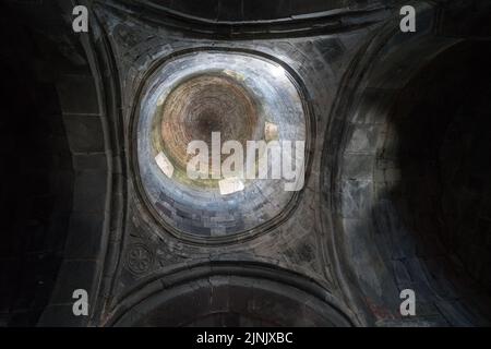 Église de la Trinité de Gergeti, dans le nord de la Géorgie Banque D'Images