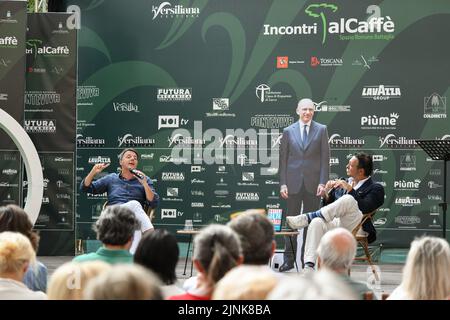 Marina Di Pietrasanta, Italie. 11th août 2022. Le sénateur Matteo Renzi parle de 11 août 2022 lors d'une réunion à Caffè della Versiliana, à Marina di Pietrasanta, Italie. (Photo de Stefano Dalle Luche/Pacific Press/Sipa USA) crédit: SIPA USA/Alay Live News Banque D'Images