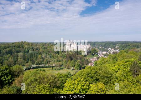 France, Oise, Picardie, Pierrefonds, Château de Pierrefonds (vue aérienne) // France, Oise (60), Picardie, Pierrefonds, château de Pierrefonds (vue aérienne) Banque D'Images