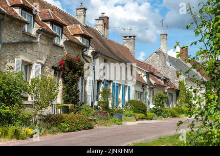 France, Oise, Picardie, Saint-Jean-aux-Bois, rue du village // France, Oise (60), Picardie, Saint-Jean-aux-Bois, rue du village Banque D'Images