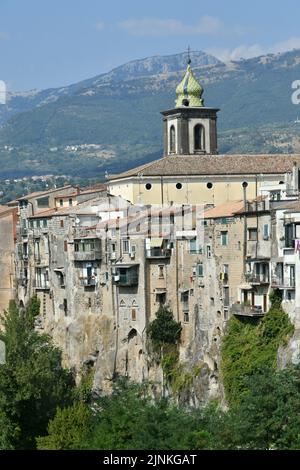 Vue panoramique de Sant'Agata de 'Goti, village médiéval de la province d'Avellino en Campanie, Italie. Banque D'Images