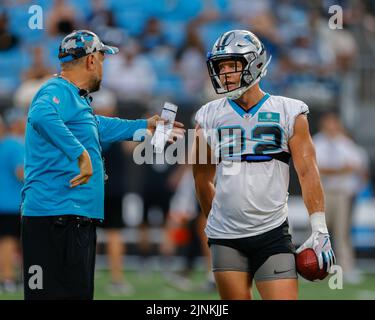 Charlotte, Caroline du Nord, États-Unis : Matt Rhule, entraîneur-chef des Carolina Panthers, discute avec Christian McCaffrey (22 ans) lors du Fan Fest au Bank of America Stadiu Banque D'Images