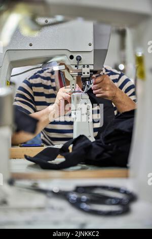 couture, machine à coudre, schuhfabrik, textilarbeiter, näher, machines à coudre Banque D'Images