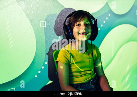 fille, sourire, écouter de la musique, filles, sourire, écouter des musiques Banque D'Images